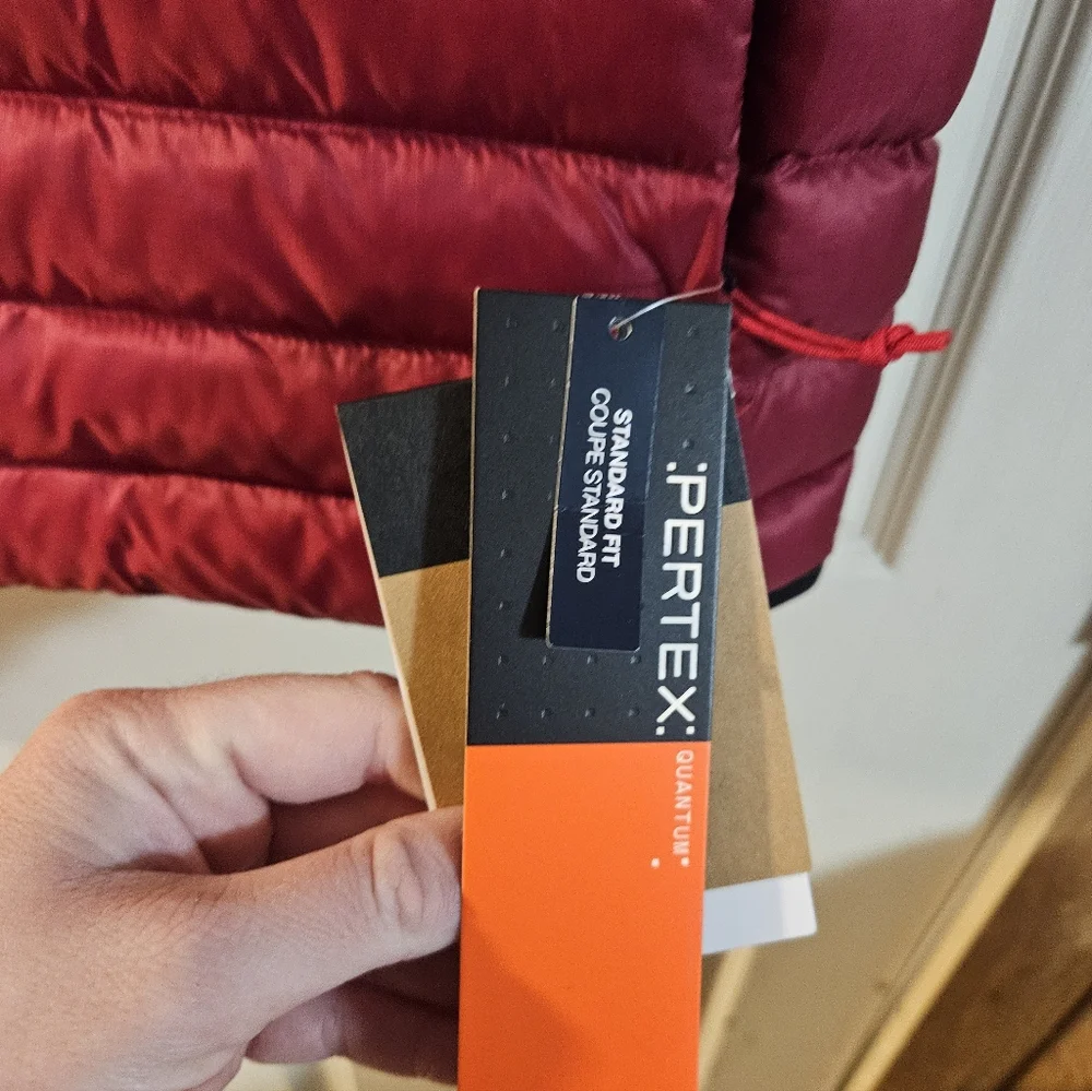 The North Face Men’s Terra Peak Vest: BEETROOT: NEW WITH TAGS: SIZE SMALL